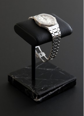 The Watch Stand Black