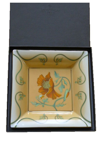 Patek Philippe vide poche neuf en porcelaine de Limoges modèle Fleurs de Pavots Patek Philippe vide poche neuf en porcelaine de Limoges modèle Fleurs de Pavots